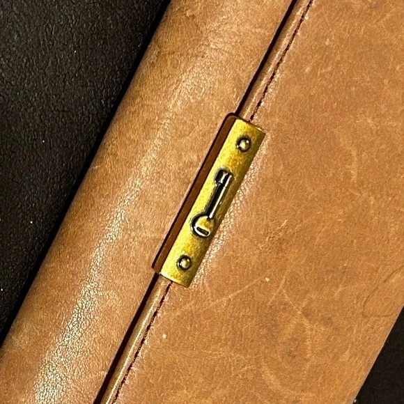 Fossil brown clutch wallet with key detailing preloved condition - Picture 5 of 10